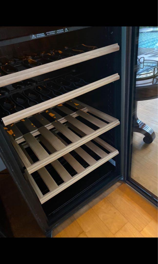 EuroCave wine fridge cellar v283 classic, TV & Home Appliances