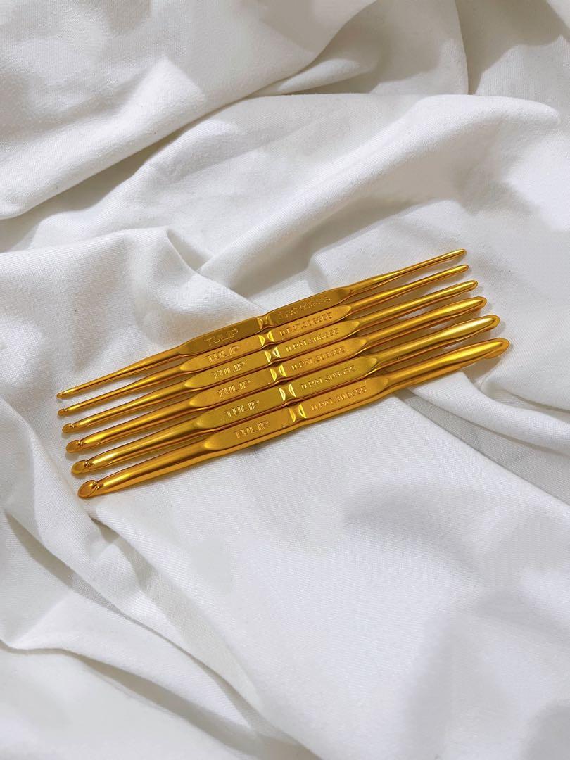 FREE SHIPPING Tulip Classic Gold Double Ended Crochet Hooks, Hobbies &  Toys, Stationary & Craft, Craft Supplies & Tools on Carousell