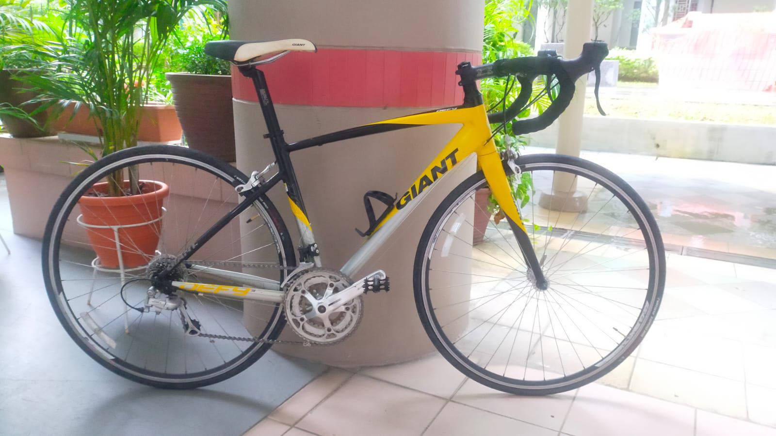 Giant Defy Road bicycle, Sports 