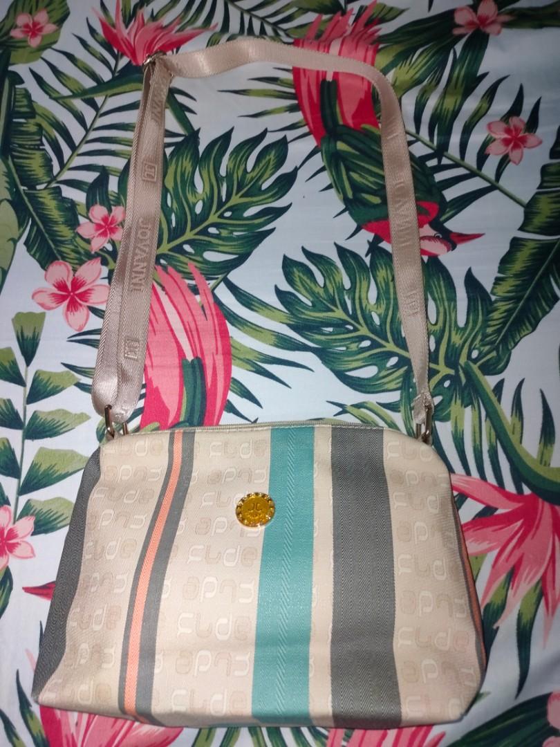 Jovanni shouldbag/slingbag (Category: Shoulder Bags) located in Quezon City. Submitted by _apparels_ (Listing ID 1105671283, Image 2). Description: Barely used Original Jovanni Can be adjusted as shoulderbag or slingbag.