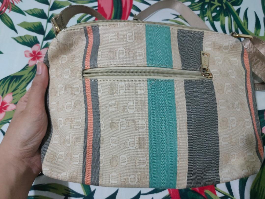Jovanni shouldbag/slingbag (Category: Shoulder Bags) located in Quezon City. Submitted by _apparels_ (Listing ID 1105671283, Image 3). Description: Barely used Original Jovanni Can be adjusted as shoulderbag or slingbag.