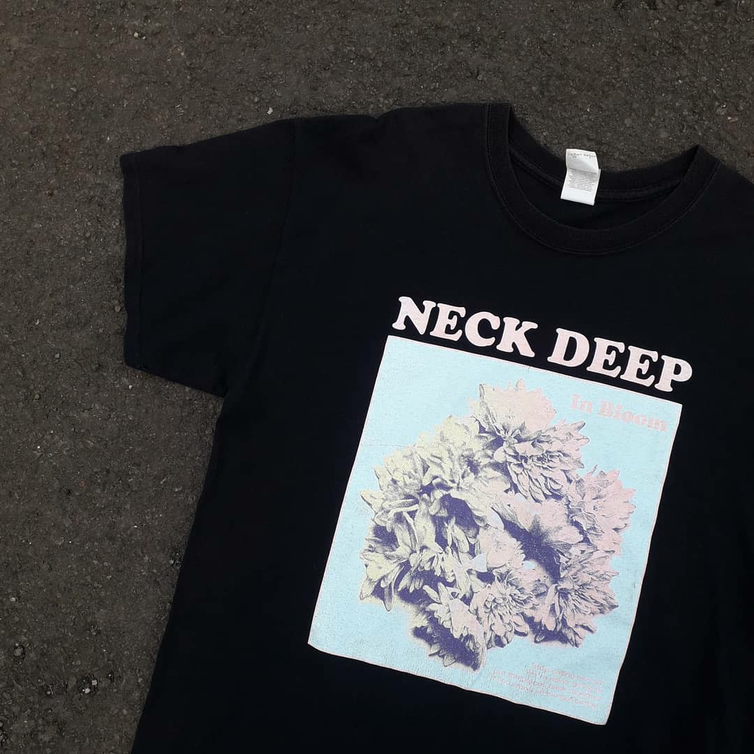 KAOS BAND NECK DEEP, Fesyen Pria 