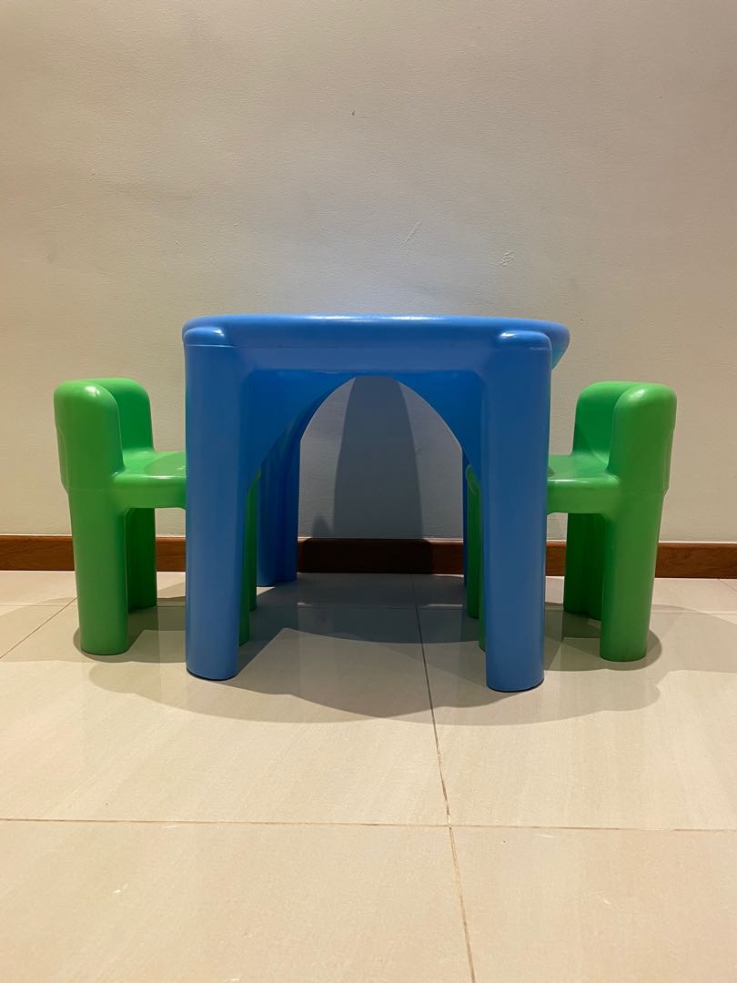 Little tikes round table outlet