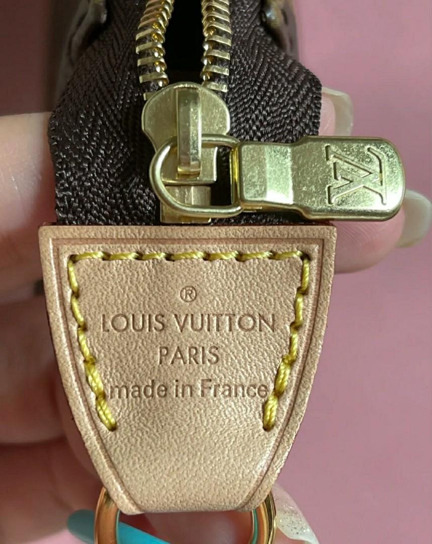 Wristlet Luxury Designer By Louis Vuitton Size: Large