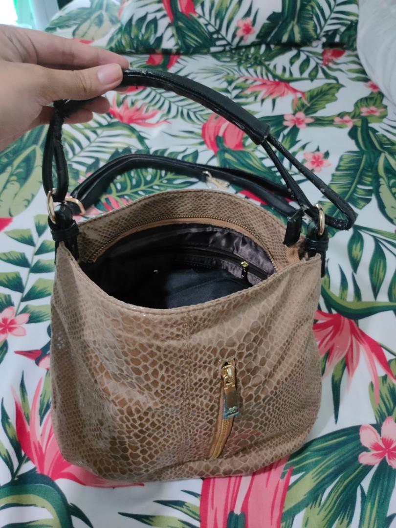 Michaella animal print shoulder bag (Category: Shoulder Bags) located in Quezon City. Submitted by _apparels_ (Listing ID 1105670697, Image 3). Description: Original Michaella shoulder bag Issue: leather handle (please see pic) Comes with additional strap that can be adjusted and bag can be a slingbag as well.