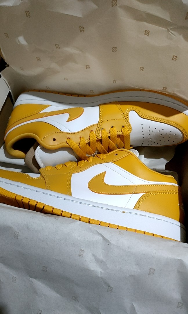 Nike Air Jordan 1 Low Mustard, Fesyen Pria, Sepatu , Sneakers di Carousell