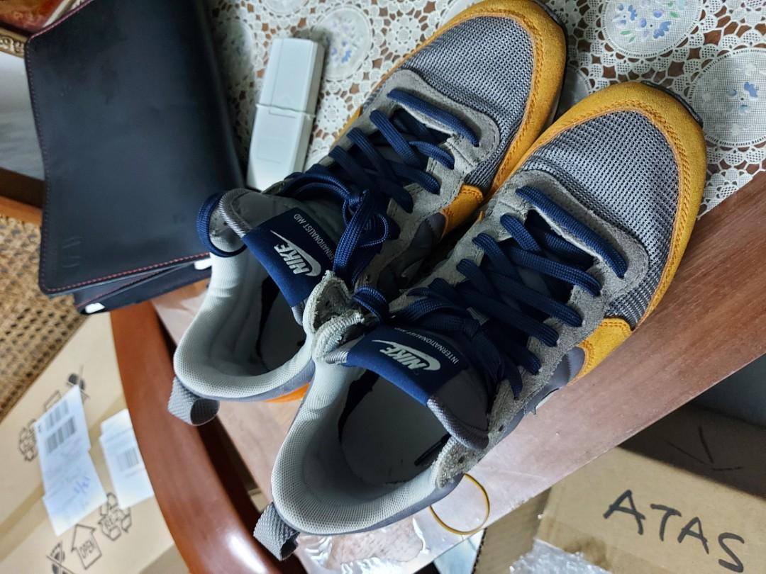 Nike International Mid Orange
