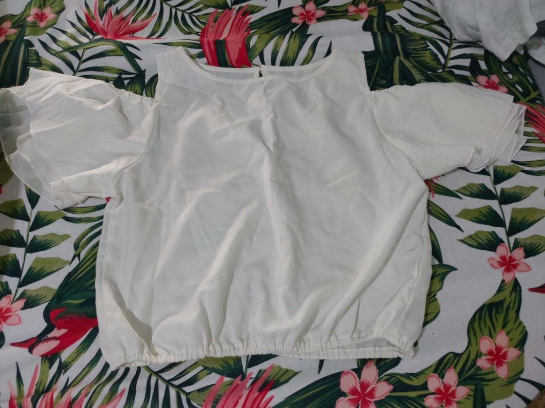 Off-shoulder white blouse (Category: Blouses) located in Quezon City. Submitted by _apparels_ (Listing ID 1105672182, Image 1). Description: Plain white off-shoulder Used only once.