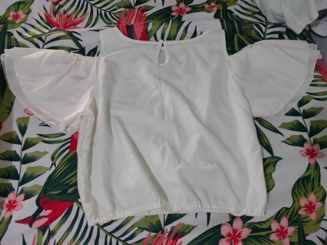 Off-shoulder white blouse (Category: Blouses) located in Quezon City. Submitted by _apparels_ (Listing ID 1105672182, Image 3). Description: Plain white off-shoulder Used only once.