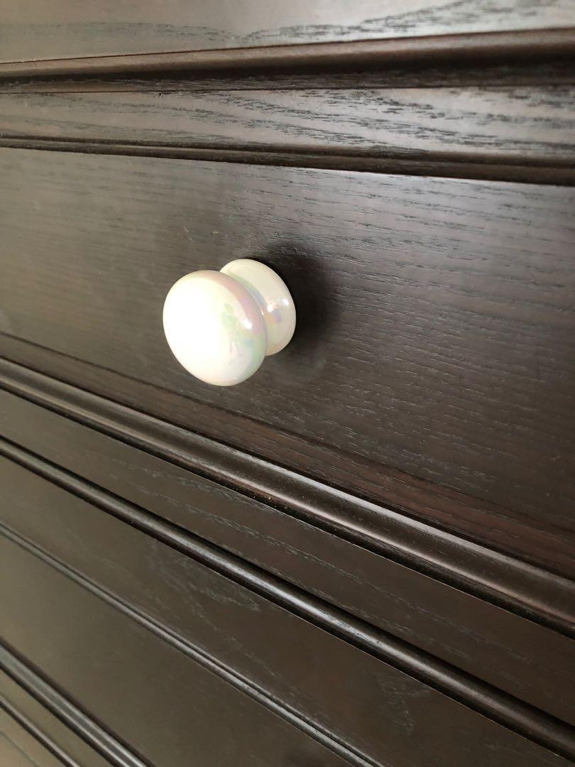 Porcelain cabinet knobs (Category: Bathroom & Kitchen Fixtures) located in Singapore. Submitted by zigzag13 (Listing ID 1105692173, Image 1). Description: More than 40pieces avail Take 10 for $25 40 for $60.