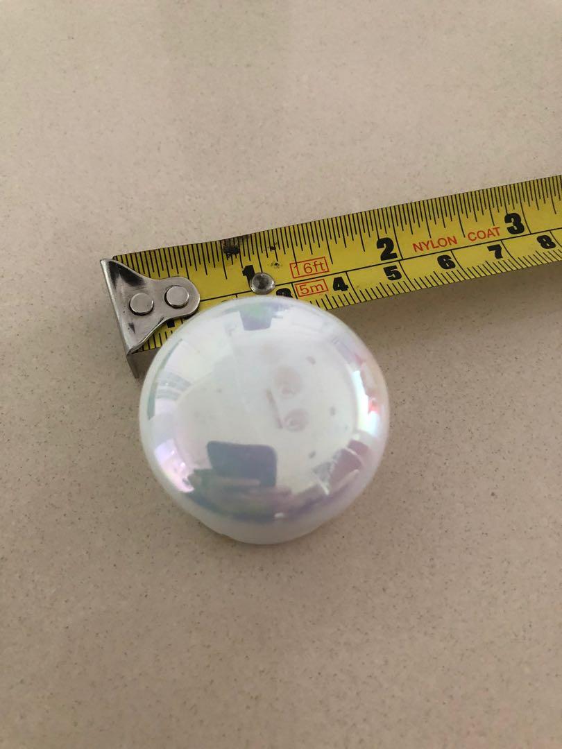 Porcelain cabinet knobs (Category: Bathroom & Kitchen Fixtures) located in Singapore. Submitted by zigzag13 (Listing ID 1105692173, Image 2). Description: More than 40pieces avail Take 10 for $25 40 for $60.