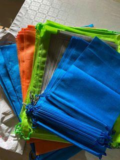 Pouch string