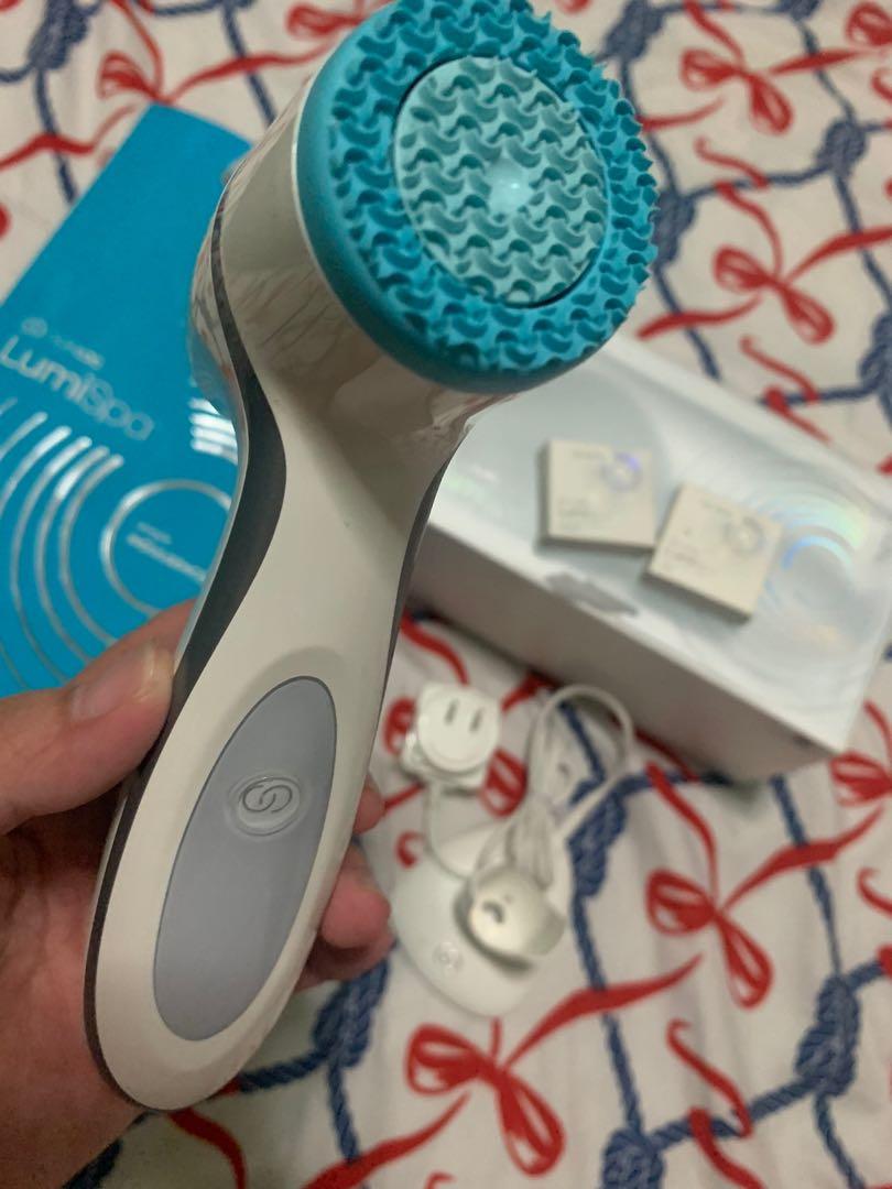 Preloved Lumispa Nu Skin device (Category: Face Care) located in Manila. Submitted by candilicious14 (Listing ID 1105691381, Image 2). Description: Preloved Nu Skin Lumispa device Cleaning device, charger, box, paper bag, instruction manual With 2 new free treatment head (1 firm and 1 normal) Used for a few months but not hiyang with my skin In very good used condition (8.5/10) Location: Sampaloc Manila Mode of payment: gcash Delivery/Shipping fe