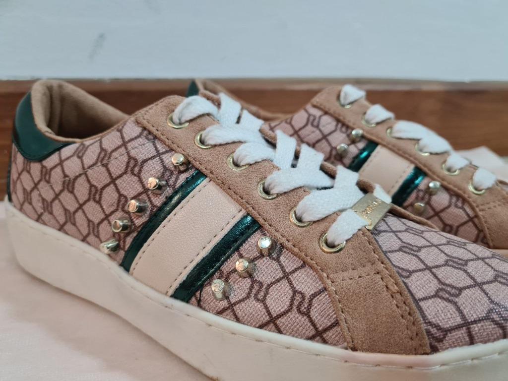 Gucci monogram trainers best sale
