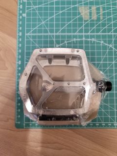 （分類：）位於 。 由 revomid 提交（商品編號 1105650404，圖片 1）。簡介： 。