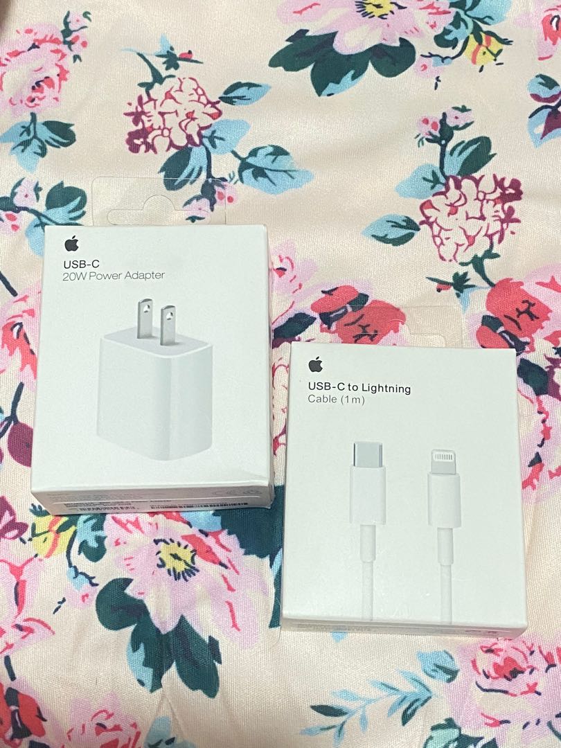 Apple iPhone Charger 20 watts adapter and Usb c to Lightning cable