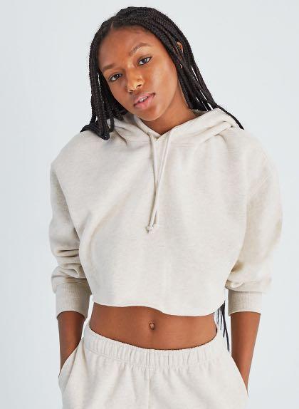 ARITZIA TNA COZY FLEECE CROPPED HOODIE Women s Fashion Clothes