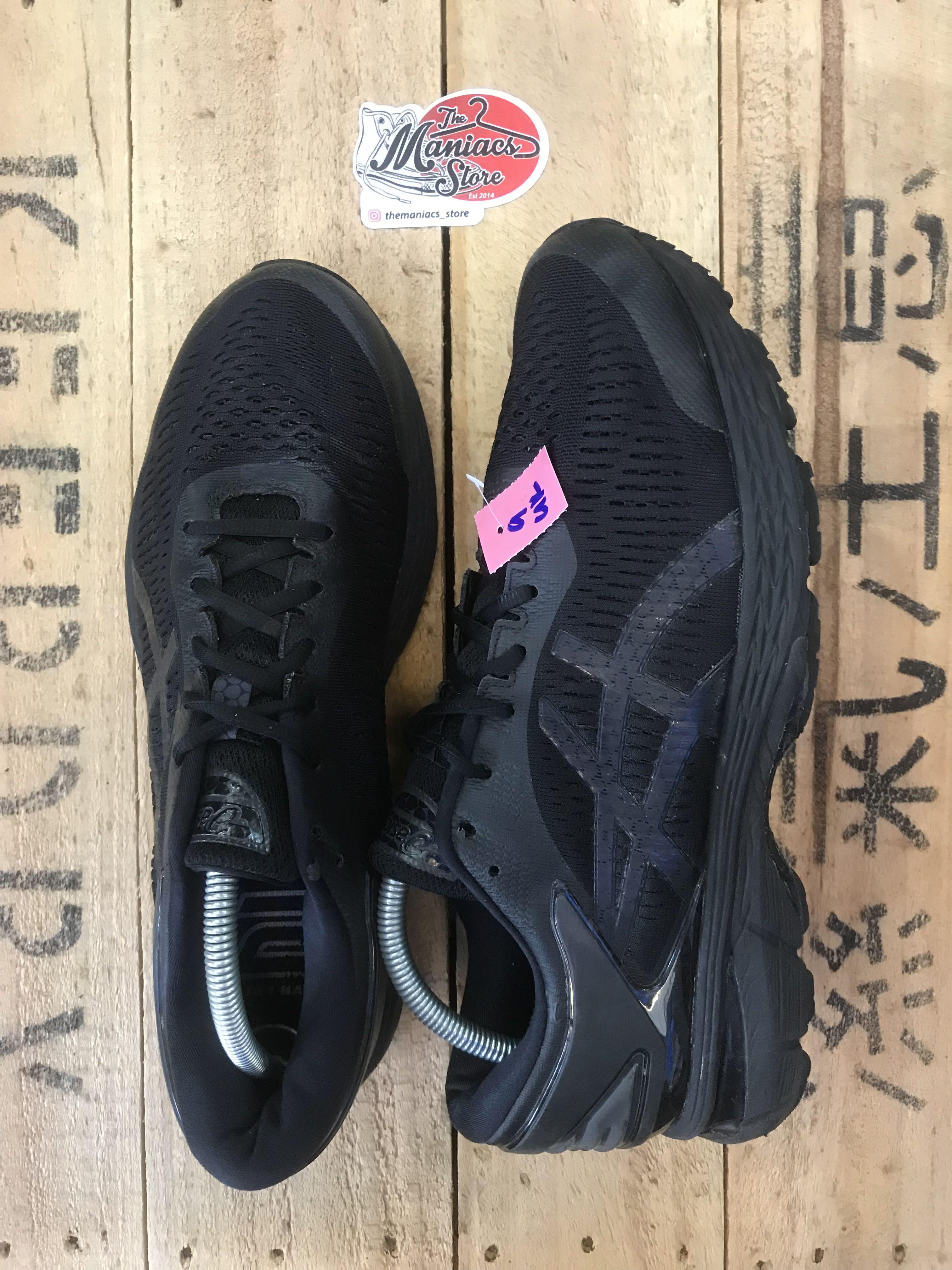 Asics blackout 2025