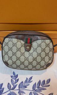 Auth Gucci Sling Bag(nego)