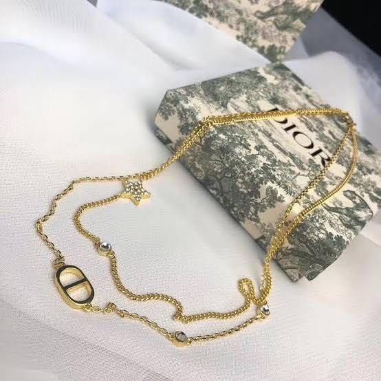 Petit cd discount double necklace