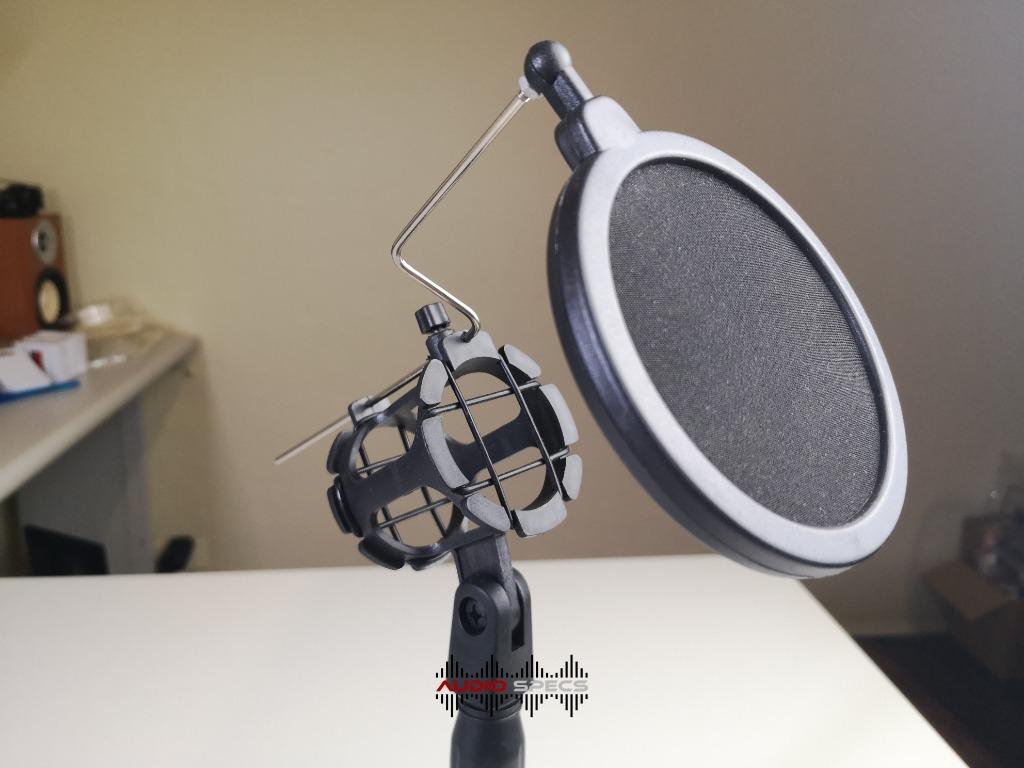 Dynamic Mic Stand (Category: Portable Audio Accessories) located in Quezon City. Submitted by allanpauco (Listing ID 1105823133, Image 2). Description: Suitable for dynamic microphone: Microphone clip with anti-slip and fixed function for all handheld microphones. Convenient to carry, a versatile professional mic stands for desktop application, suitable for singing, screencasts, studio, podcasts, video chats, meetings, lectures, broadcasts, live 