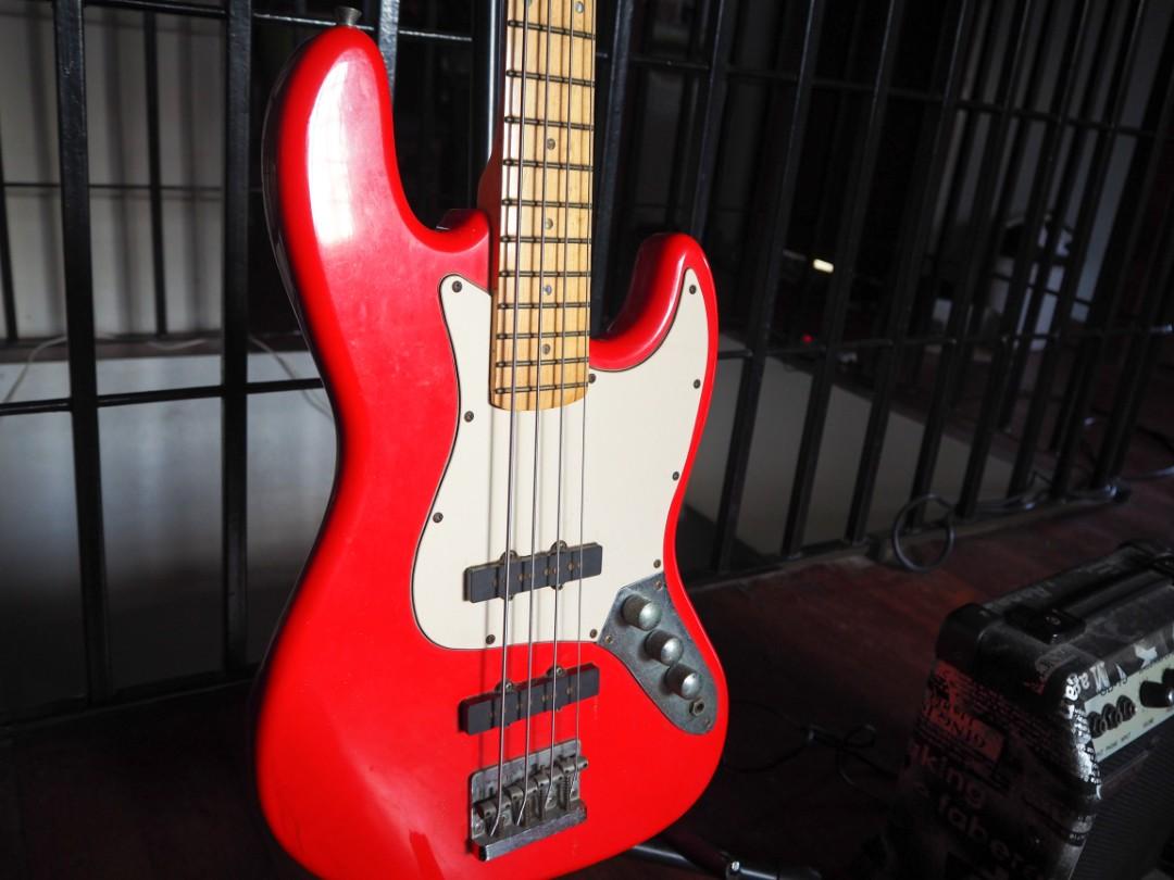 Fernando Bass Guitar (Unique Series) with amplifier (Category: Musical Instruments) located in Pasig City. Submitted by beans123_ (Listing ID 1105896455, Image 3). Description: Learn an instrument in your free time! 🙂 - Fernando Bass Guitar and Fernando amplifier set - Pre-loved but in good condition - SRP: 13k+ - Includes : • Guitar case • Stand • Cord.