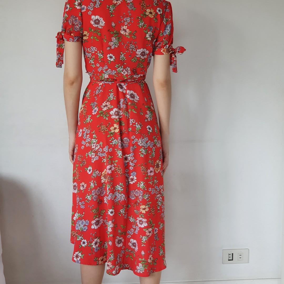 Forever 21 Floral Wrap Dress Women s Fashion Dresses Sets Dresses on Carousell