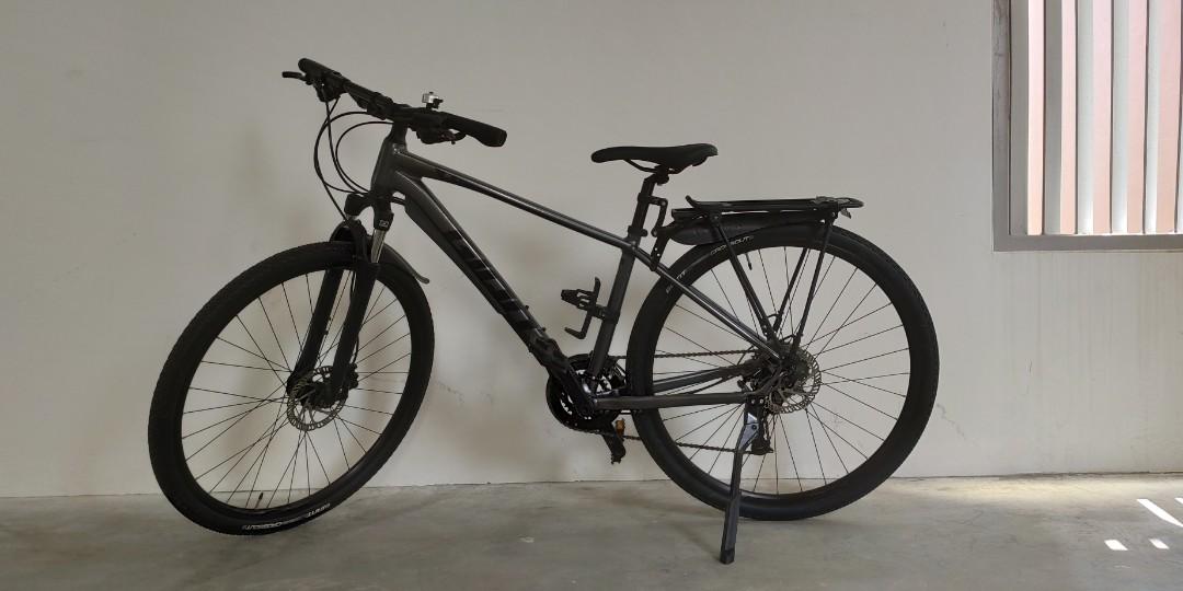 Giant Roam 2 2018 hybrid bicycle bike with free accessories