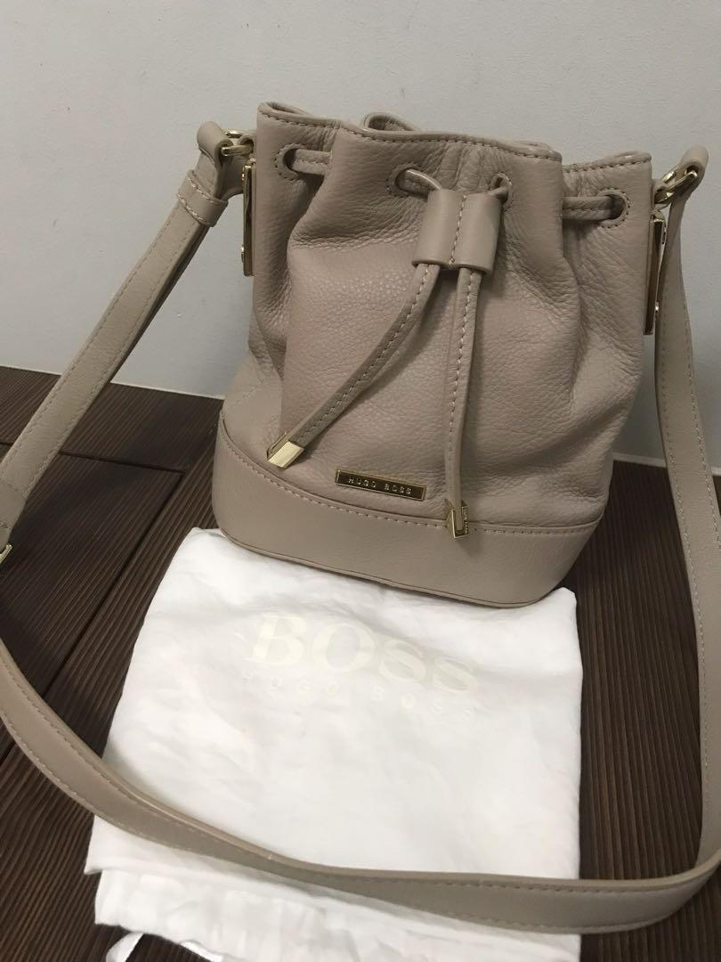 Authentic Hugo Boss petit bucket bag
