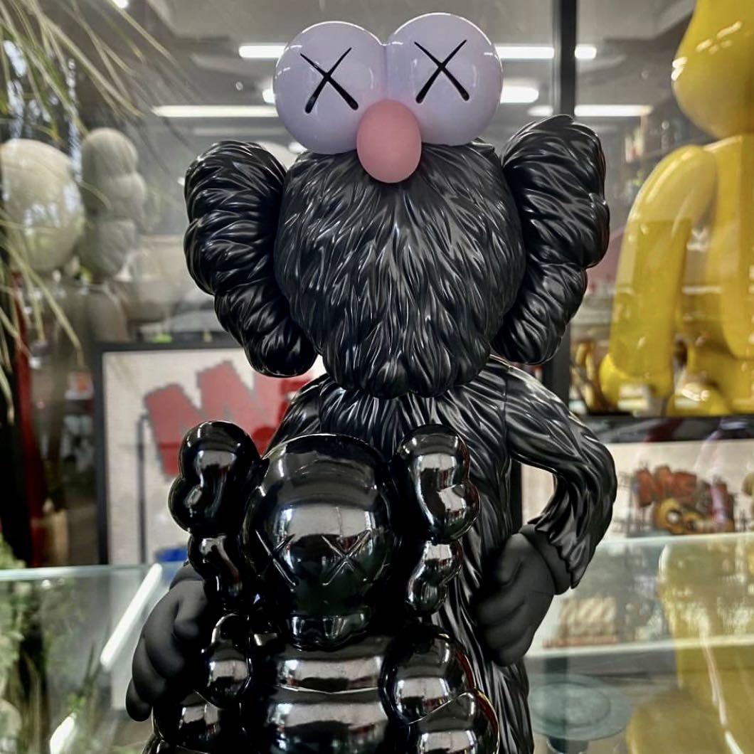 新品未開封 KAWS FAMILY BLACK KAWS TOKYO FIRST