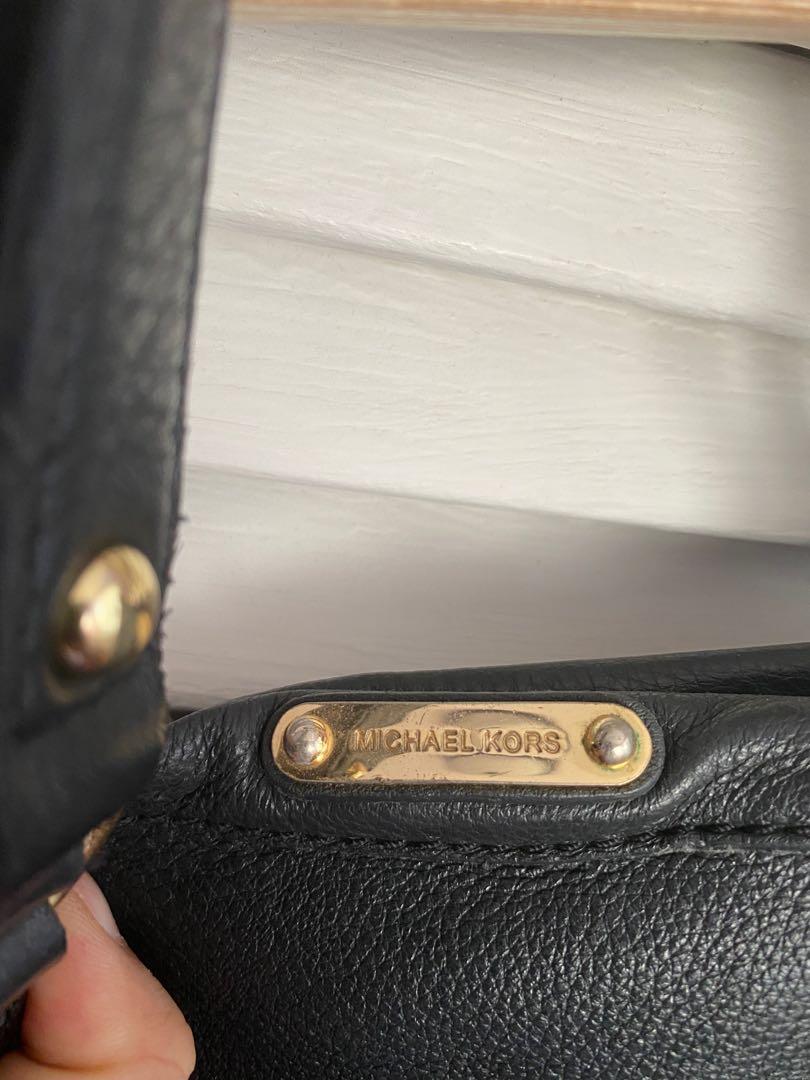 Michael Kors Shoulder Bag (Category: Luxury Bags & Wallets) located in Lucena. Submitted by declutterqueen123 (Listing ID 1105747454, Image 3). Description: Bought in 2012 in the US. Authentic with card, heavily used, needs some cleaning. Shipping fee included .