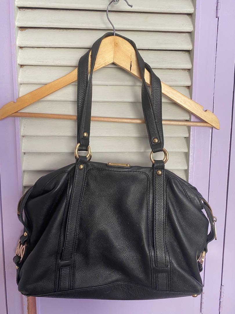 Michael Kors Shoulder Bag (Category: Luxury Bags & Wallets) located in Lucena. Submitted by declutterqueen123 (Listing ID 1105747454, Image 2). Description: Bought in 2012 in the US. Authentic with card, heavily used, needs some cleaning. Shipping fee included .