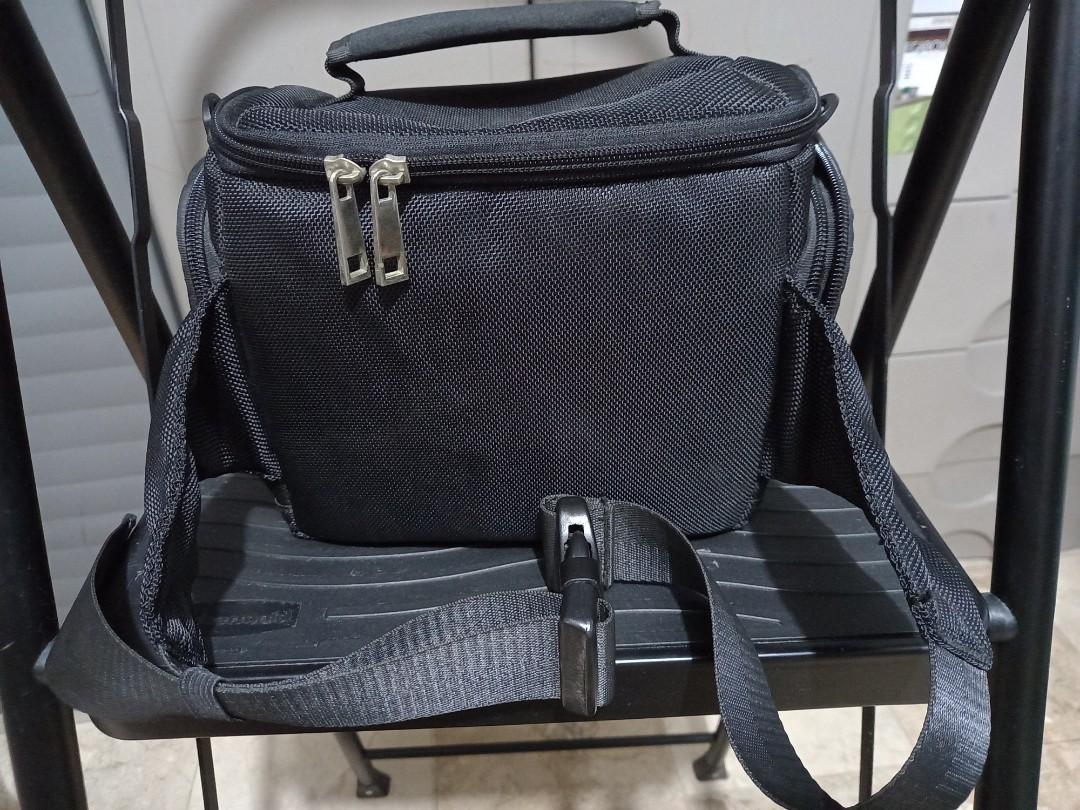 Mosafer Camera Belt Bag (Category: Camera Bags & Carriers) located in Quezon City. Submitted by stencil_anime (Listing ID 1105888551, Image 2). Description: Mosafer Camera Belt Bag with loops for sling, adjustable separator pads. Mosafer Inc. is a Qatari owned global travel retail store headquartered in Doha, Qatar and is best known as a luggage manufacturer and retailer.