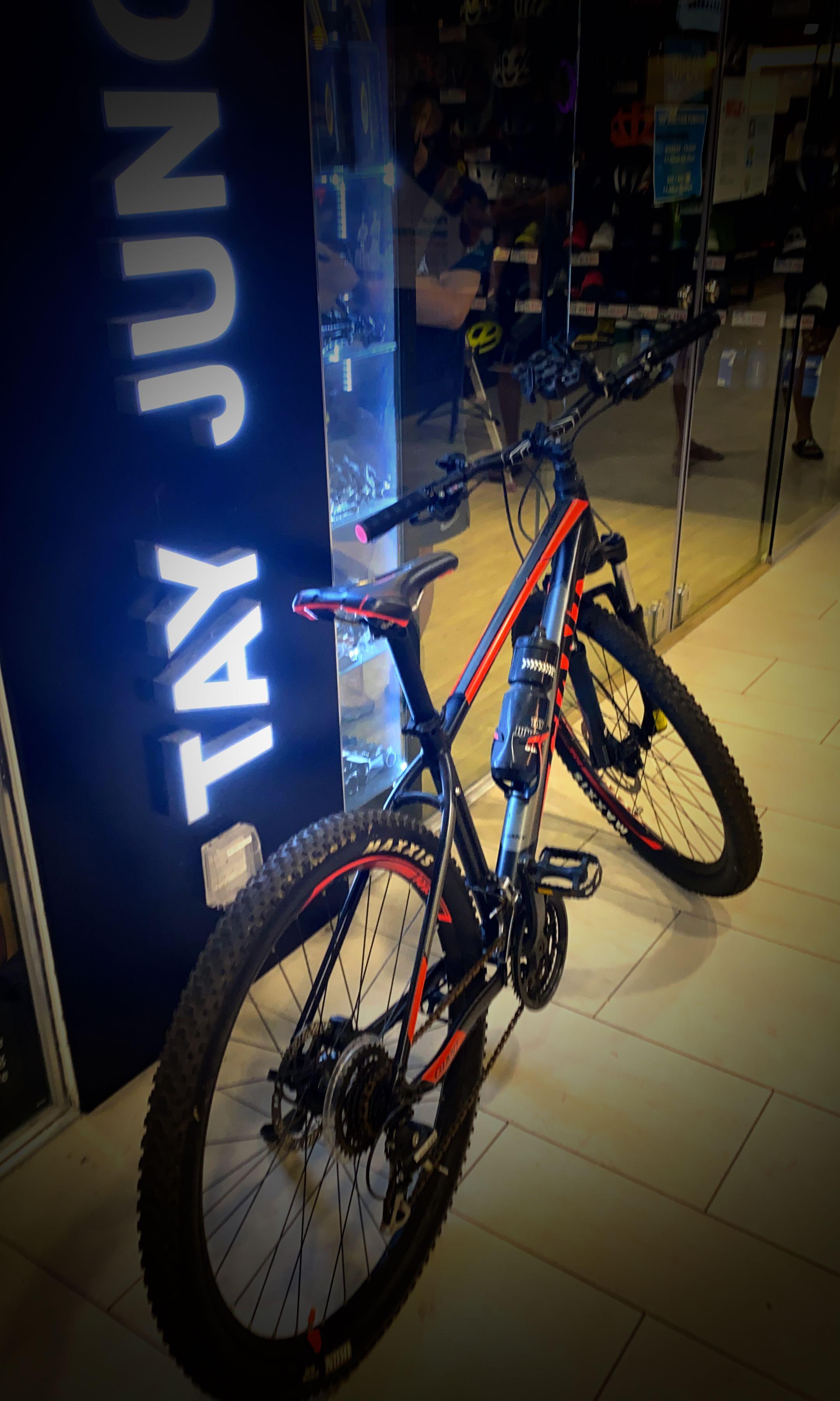 Mountain Bike GIANT, Sports Equipment, Bicycles & Parts, Bicycles on