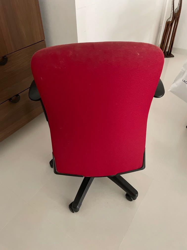Office chair good working condition, Furniture & Home Living
