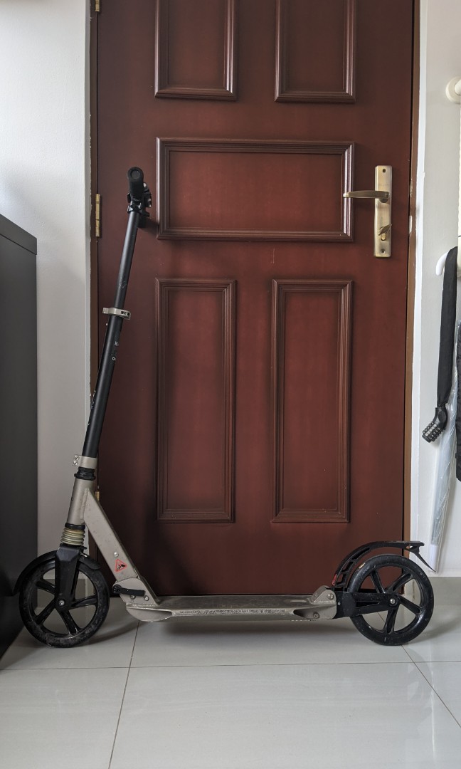 Oxelo Town 7 susp 200m Kick Scooter, Sports Equipment, Sports & Games, Skates, Rollerblades