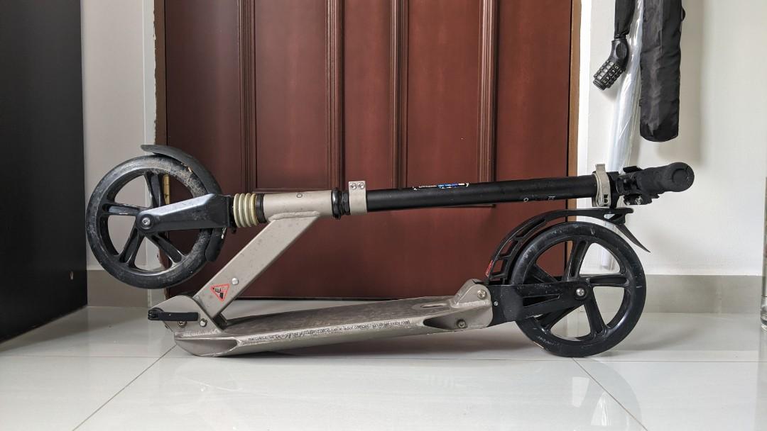 Oxelo Town 7 susp 200m Kick Scooter, Sports Equipment, Sports & Games, Skates, Rollerblades