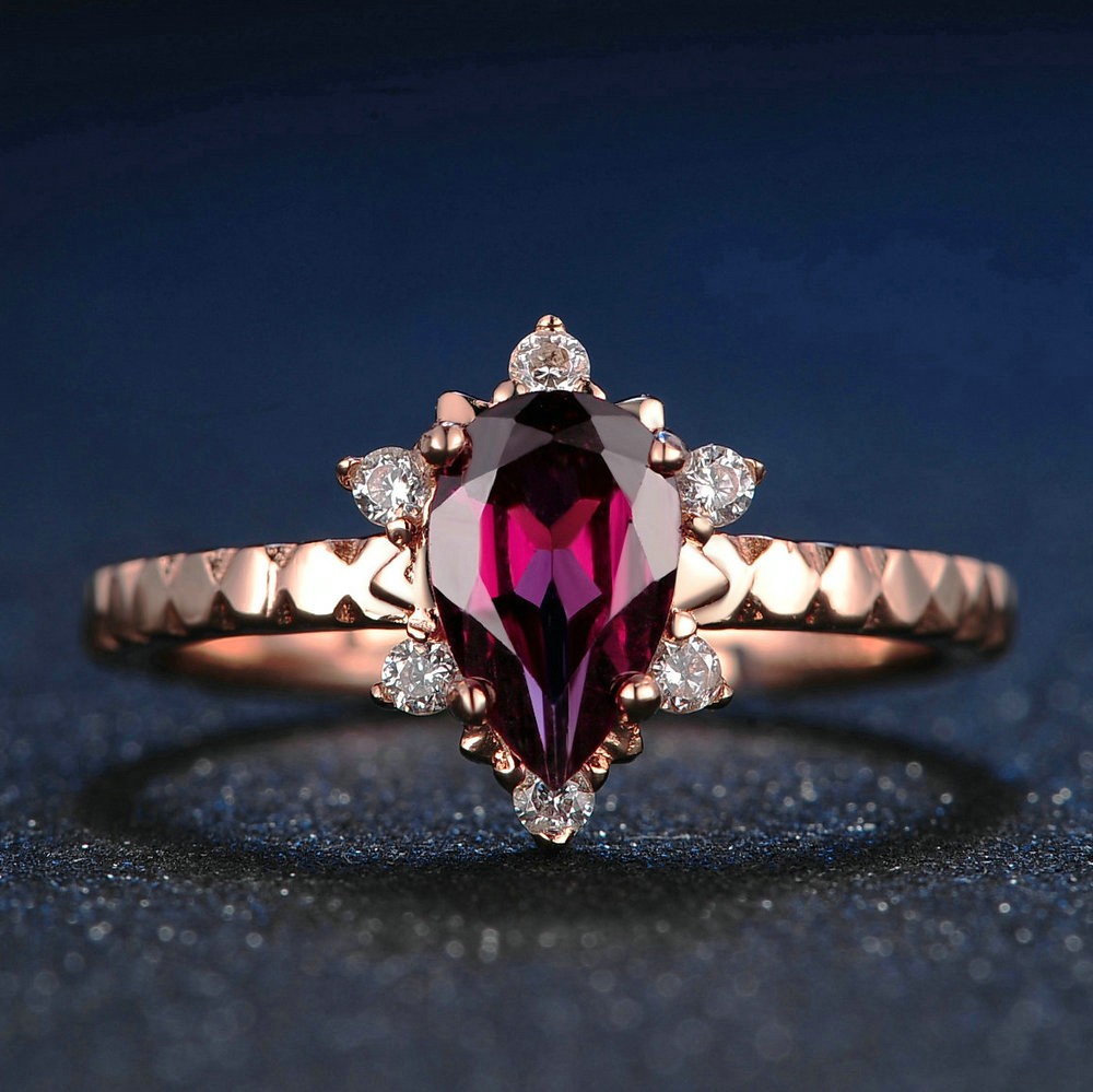 Teardrop clearance garnet ring