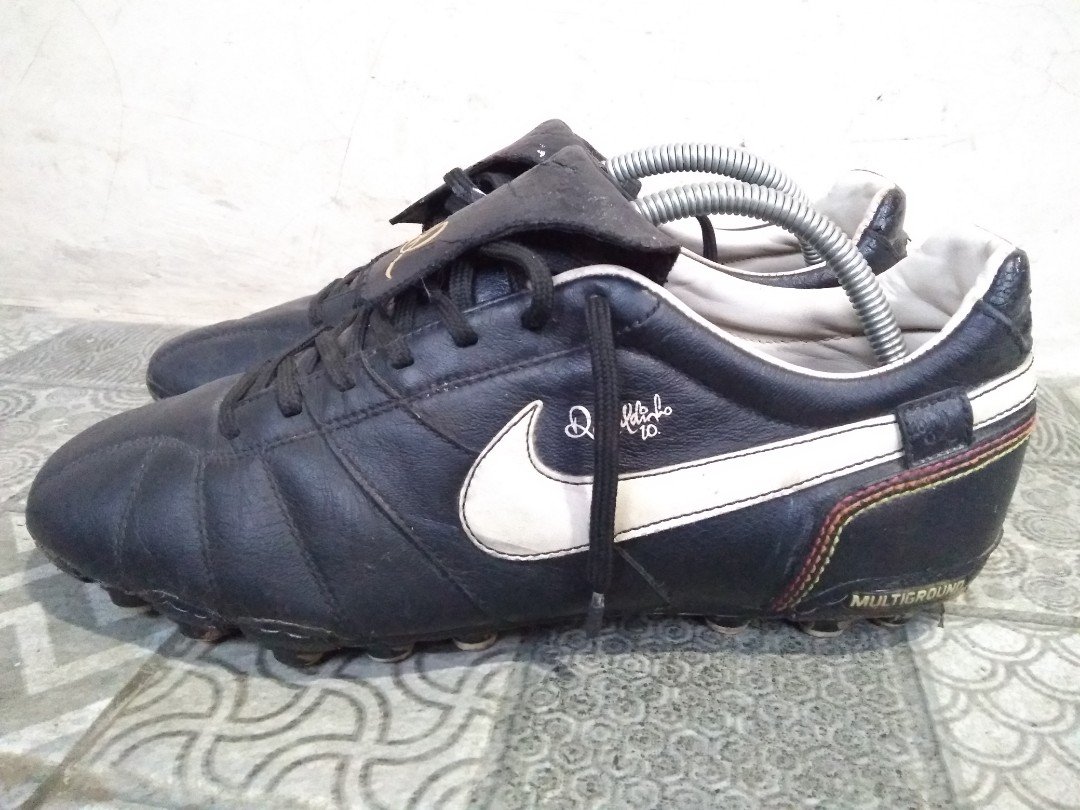 Sepatu Bola Nike Tiempo R10 Ronaldinho Multi Ground size 44, Olah Raga,  Perlengkapan Olahraga Lainnya di Carousell