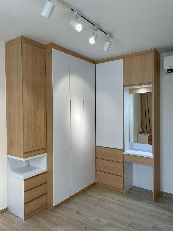(Category: ) located in . Submitted by dkfurnitureanddesign (Listing ID 149462513, Image 1). Description: .