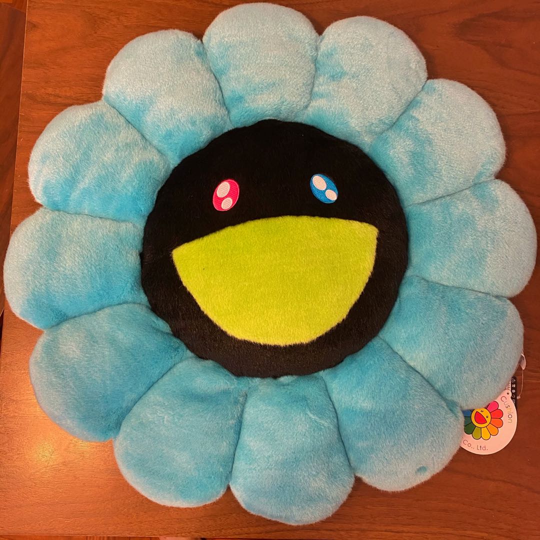村上隆花花 Murakami Kaikai Kiki Flower Cushion 60cm, 興趣及遊戲, 玩具 & 遊戲類 Carousell