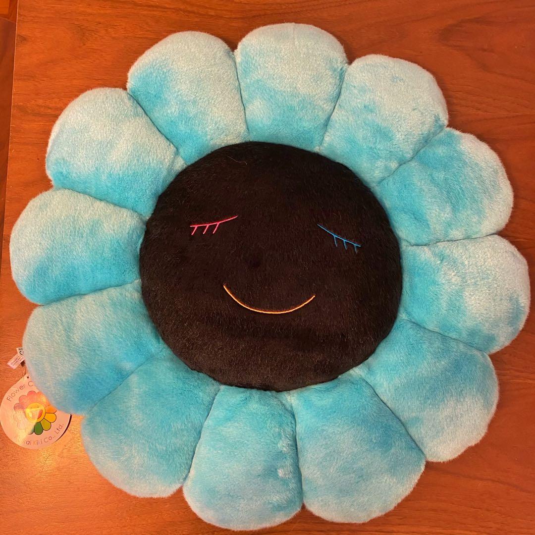 村上隆花花 Murakami Kaikai Kiki Flower Cushion 60cm, 興趣及遊戲, 玩具 & 遊戲類 Carousell