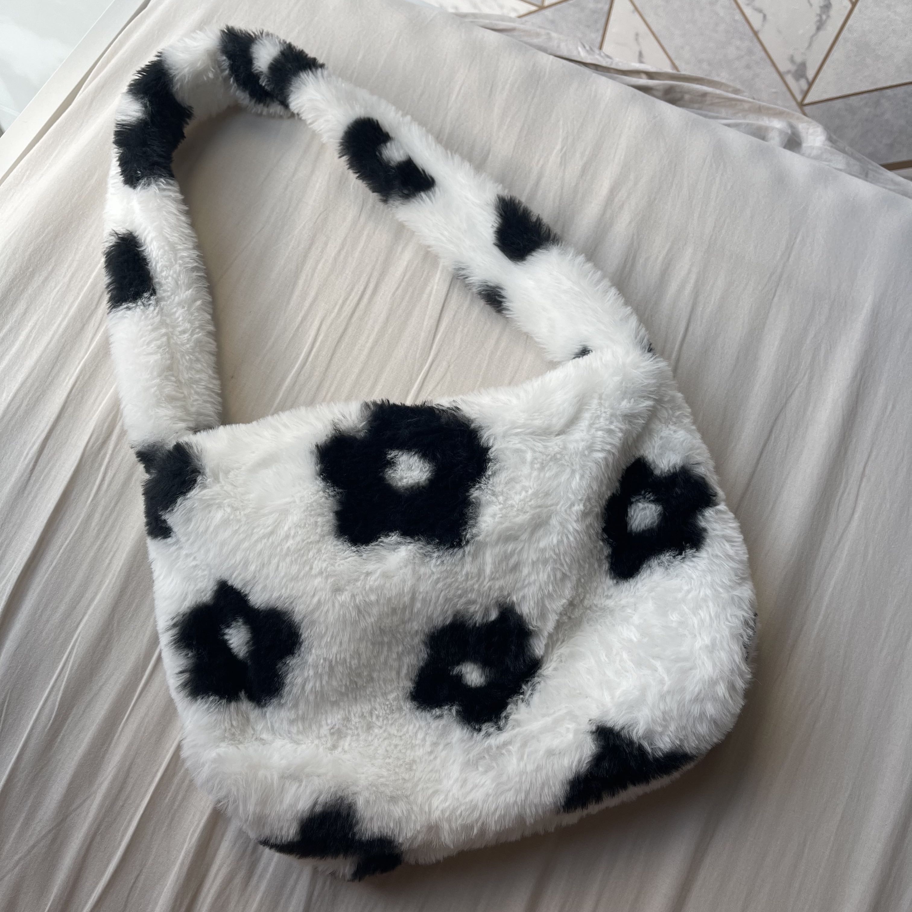 Daisy discount fluffy bag