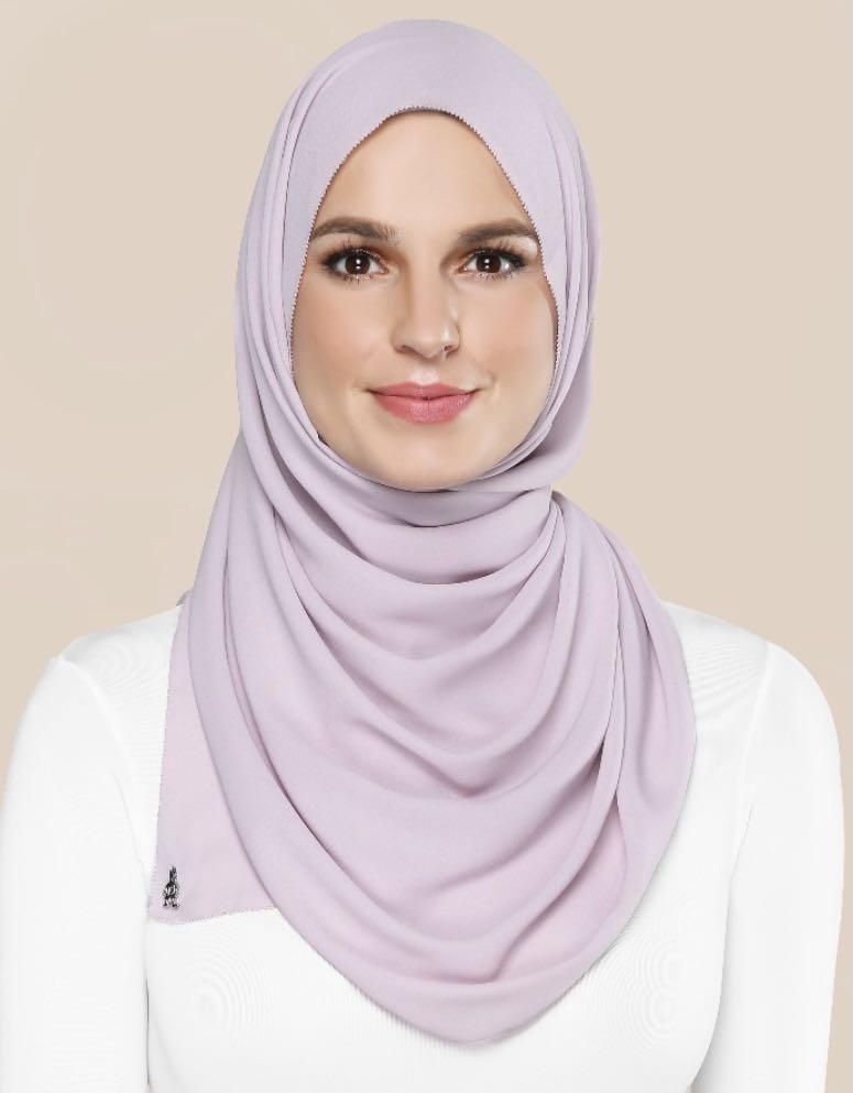Bnib Duck Chiffon Crepe Shawl In Memory Lane Women S Fashion Muslimah Fashion Hijabs On Carousell