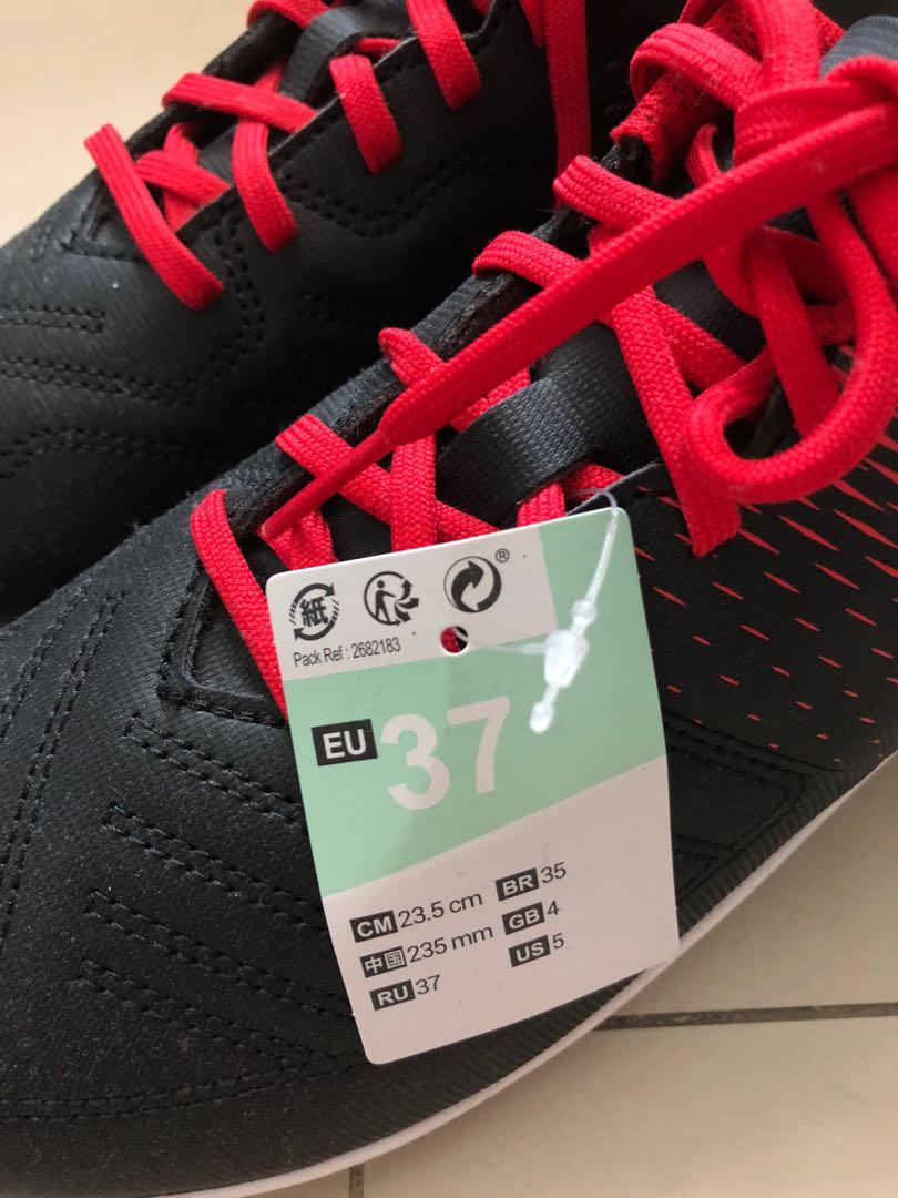 BNWT Decathlon Football Boots, Men's Fashion, Footwear, Sneakers on