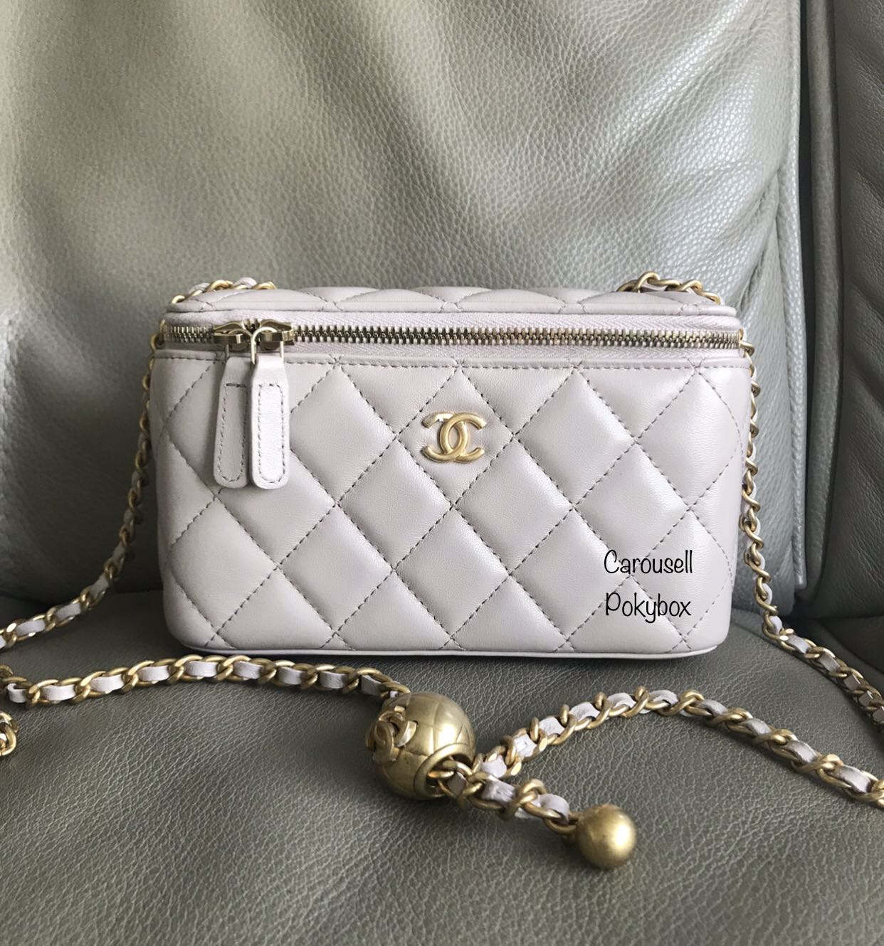 Chanel Pearl Crush Vanity Case 21B Gray Quilted Lambskin with brushed gold  hardware