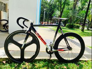 (Category: ) located in . Submitted by caroubikes (Listing ID 1106183184, Image 1). Description: .