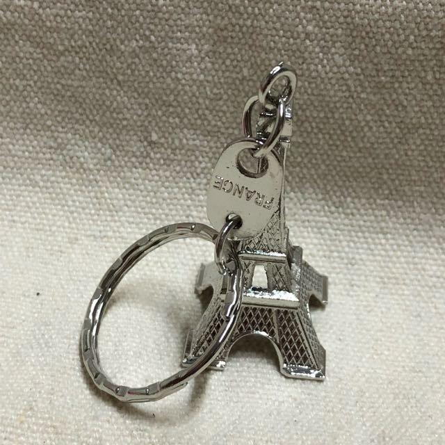 Gold eiffel tower keychain on sale
