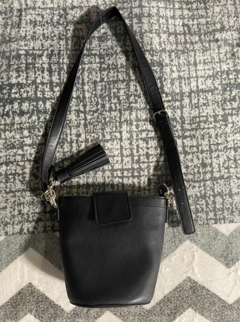 Guess gracelyn bucket bag best sale