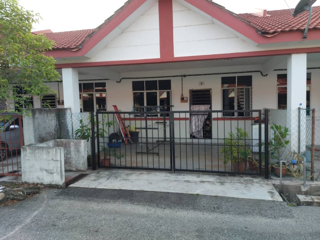Hot Area Rumah Teres Cantik Setingkat Taman Shahzan Property For Sale On Carousell